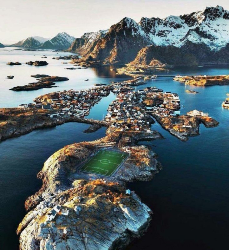 henningsvaer-soccer-stadium3-norway-768x838.jpg